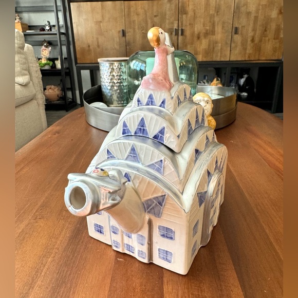 Omnibus King Kong New York Ceramic Tea Pot - Picture 5 of 15